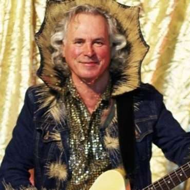 '70s Aussie Rock Band SKYHOOKS Shaped Oz Rock. 'BONGO' STARKIE tells all