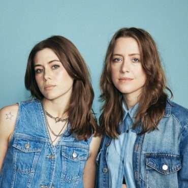 LARKIN POE – Megan and Rebecca Lovell – Influences, Lives and Musical Impact