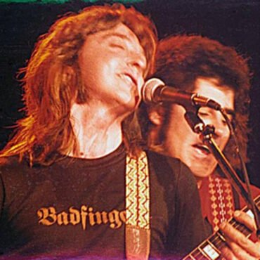BADFINGER’s Rise and Fall: JOEY MOLLAND on Music, The Beatles, and Heartbreak