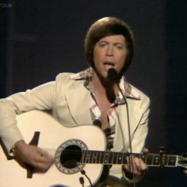 Bobby Goldsboro: The Story Behind “Honey” and His Legendary Career