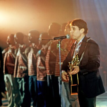 Paul Simon’s Graceland: The Cassette That Sparked a Comeback